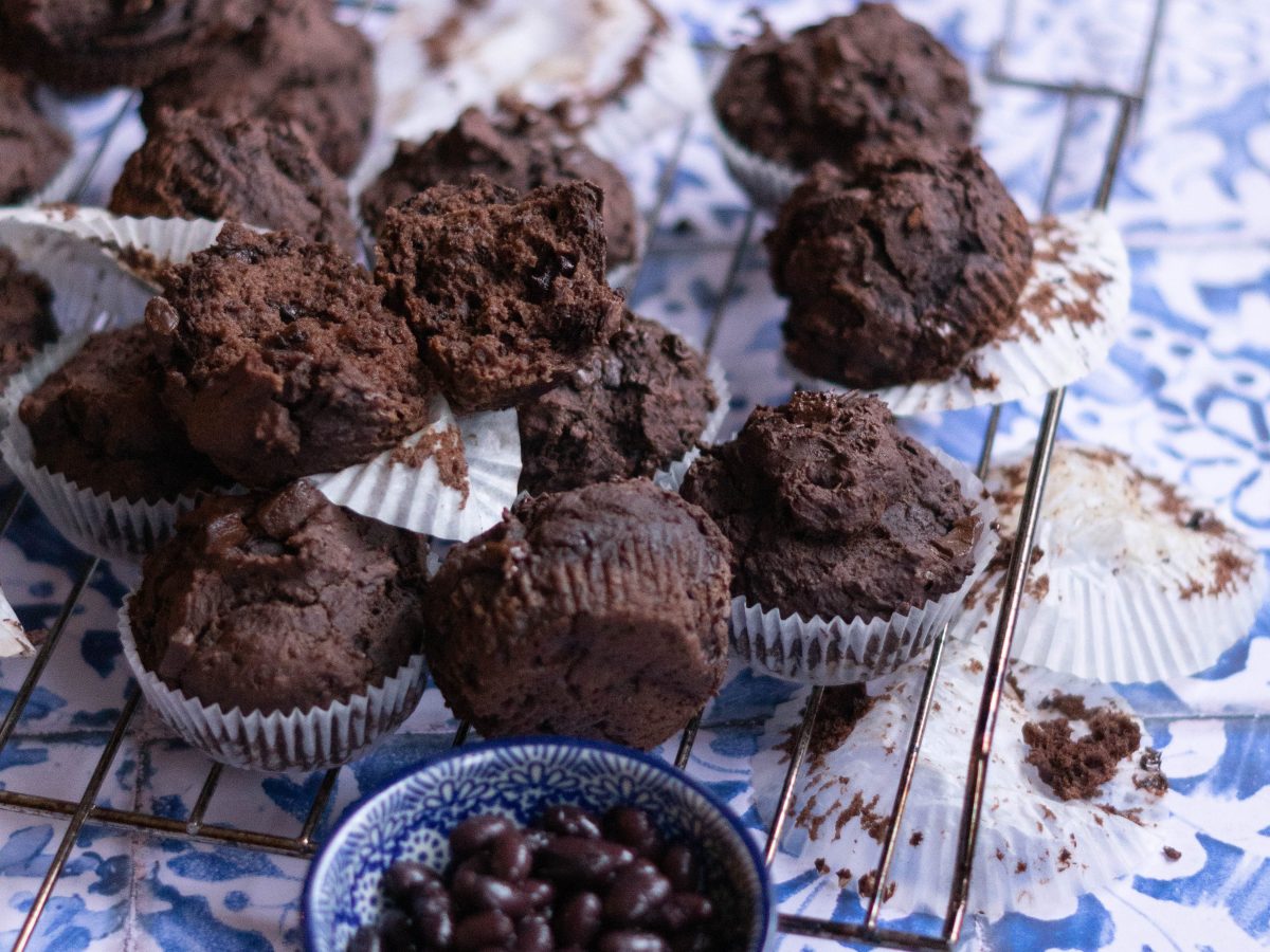 Suklaiset mustapapumuffinit